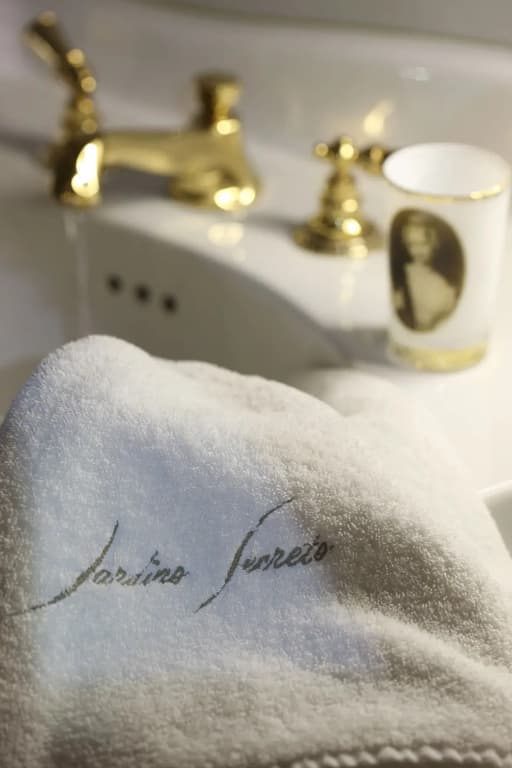 Hôtel Jardins Secrets - Miniature 8