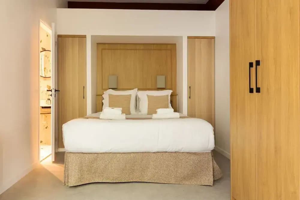 Elegance & Comfort With A/C in the Heart of 11th - Photo 3