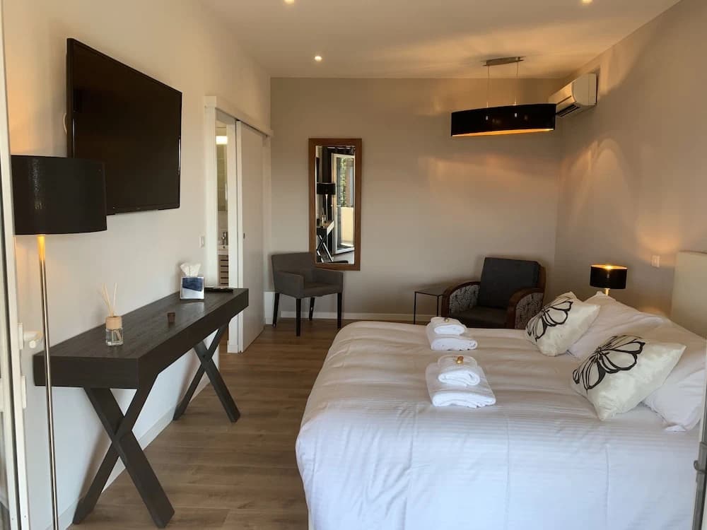 Swim Lodge Hotel Porto Vecchio - Photo 1