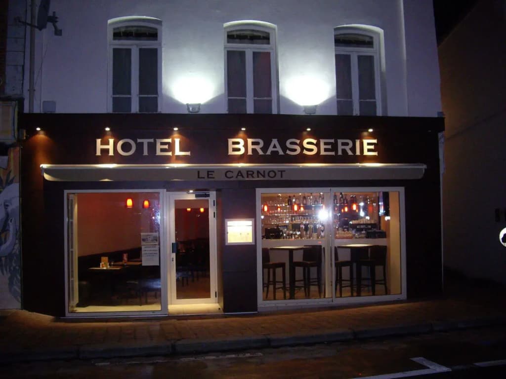 Hotel le Carnot - Photo 1