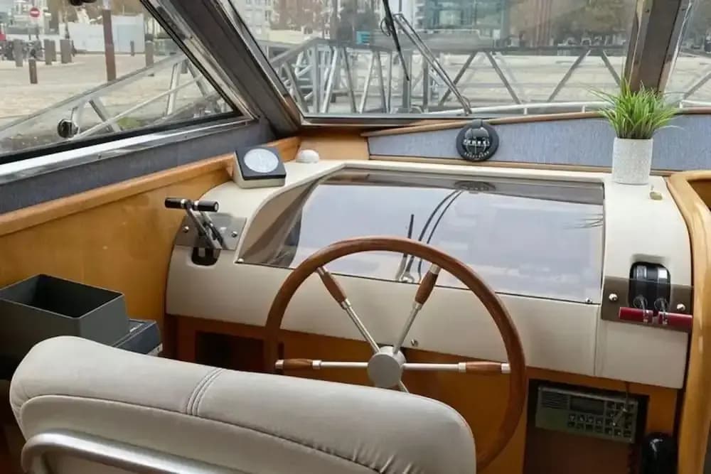 Exclusive Yacht With a Roof Terrace - Miniature 8