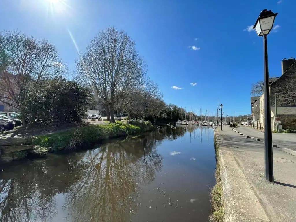 Appartement avec balcon et vue sur port - wifi privé - au dessus du Restaurant le Yackams - Miniature 8
