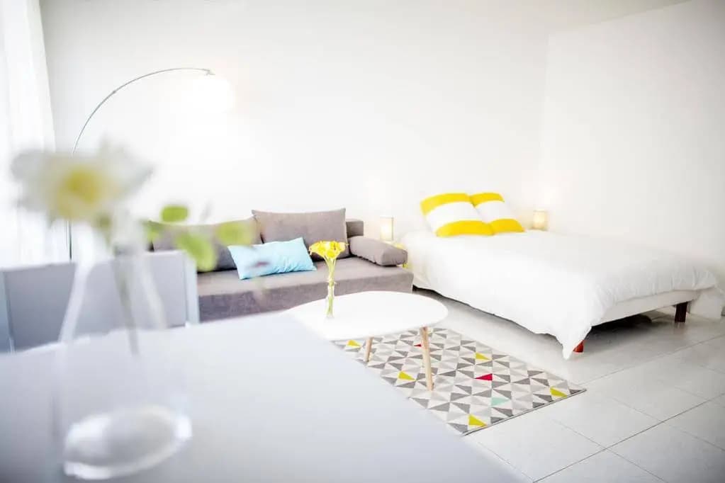 A Flat in Cannes - Miniature 6