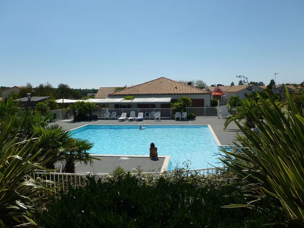 Villa in France With Private Pool & Garden - Photo 3