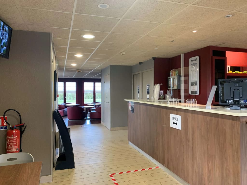 Kyriad Chateauroux - Saint Maur - Photo 2