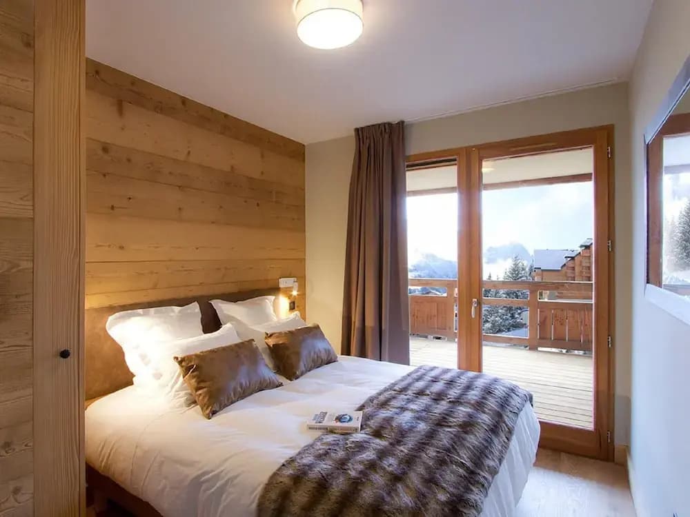 Chalet in Les Deux Alpes With Hot Tub - Photo 3