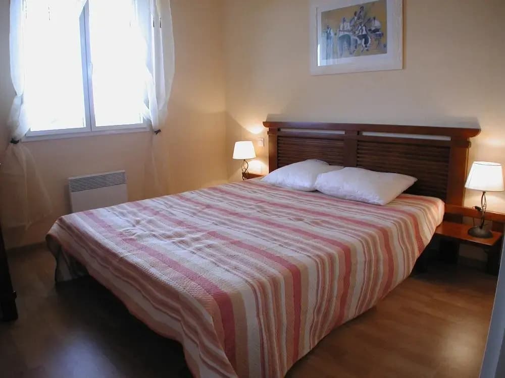 Spacious Villa With a Private Pool on a Golf Course in Loire - Miniature 6