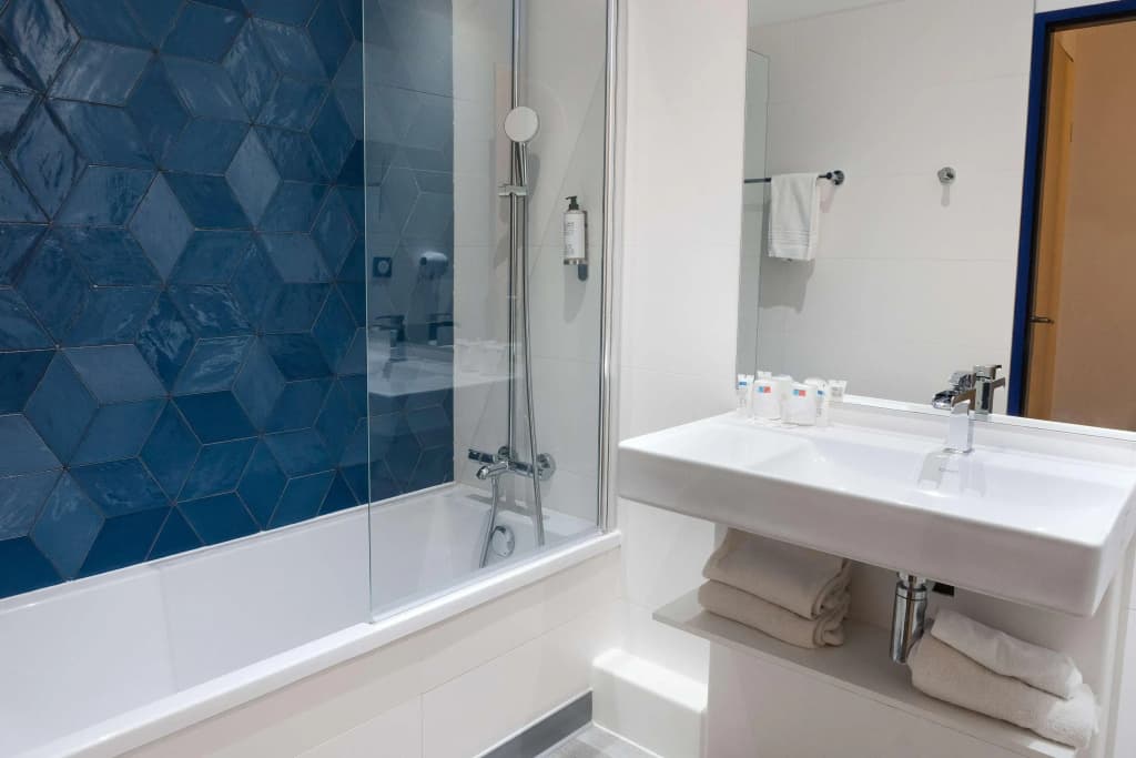 Best Western Plus Poitiers Centre Le Grand Hotel - Miniature 8