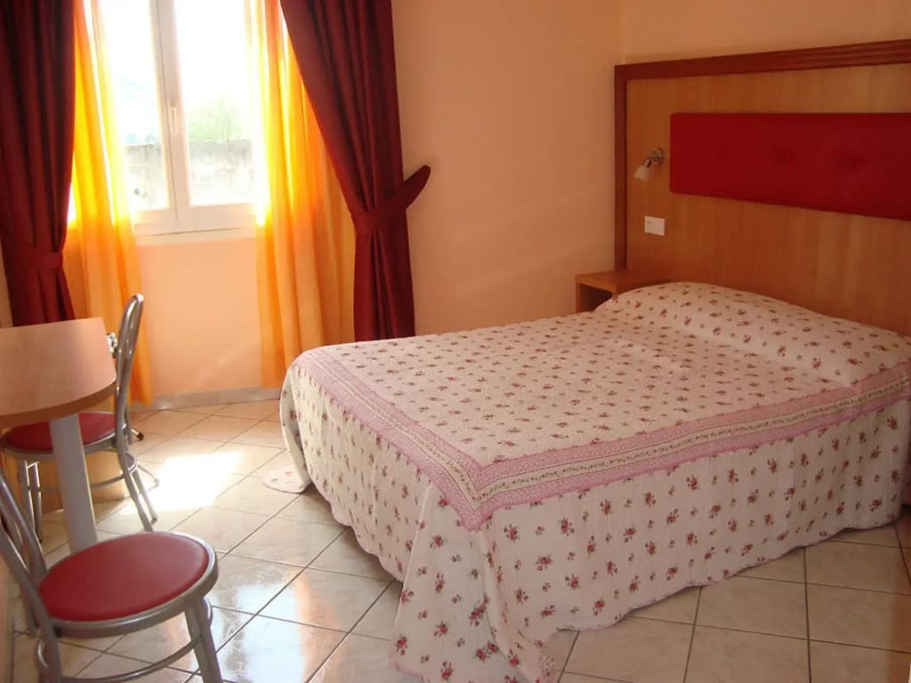 Lutetia - Photo 3