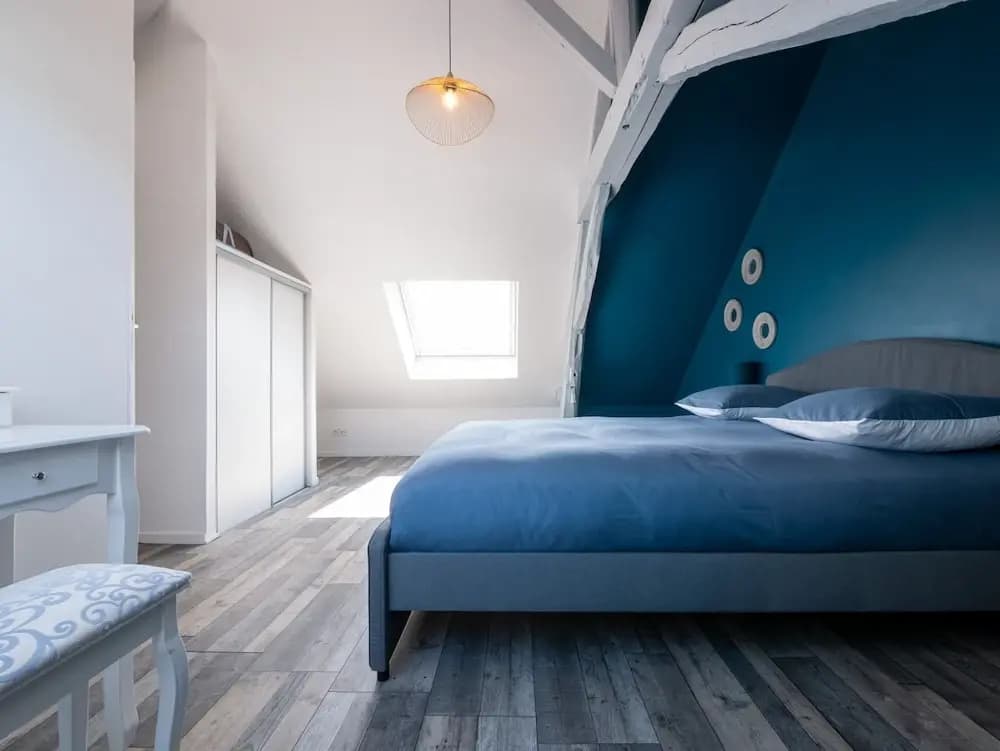 Chic Apartment Near City Center - Photo 2