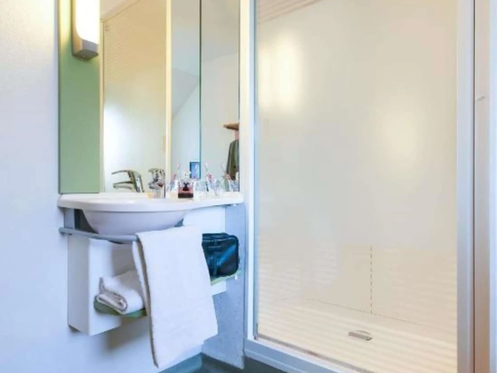ibis budget Paris Porte d'Orleans - Miniature 8
