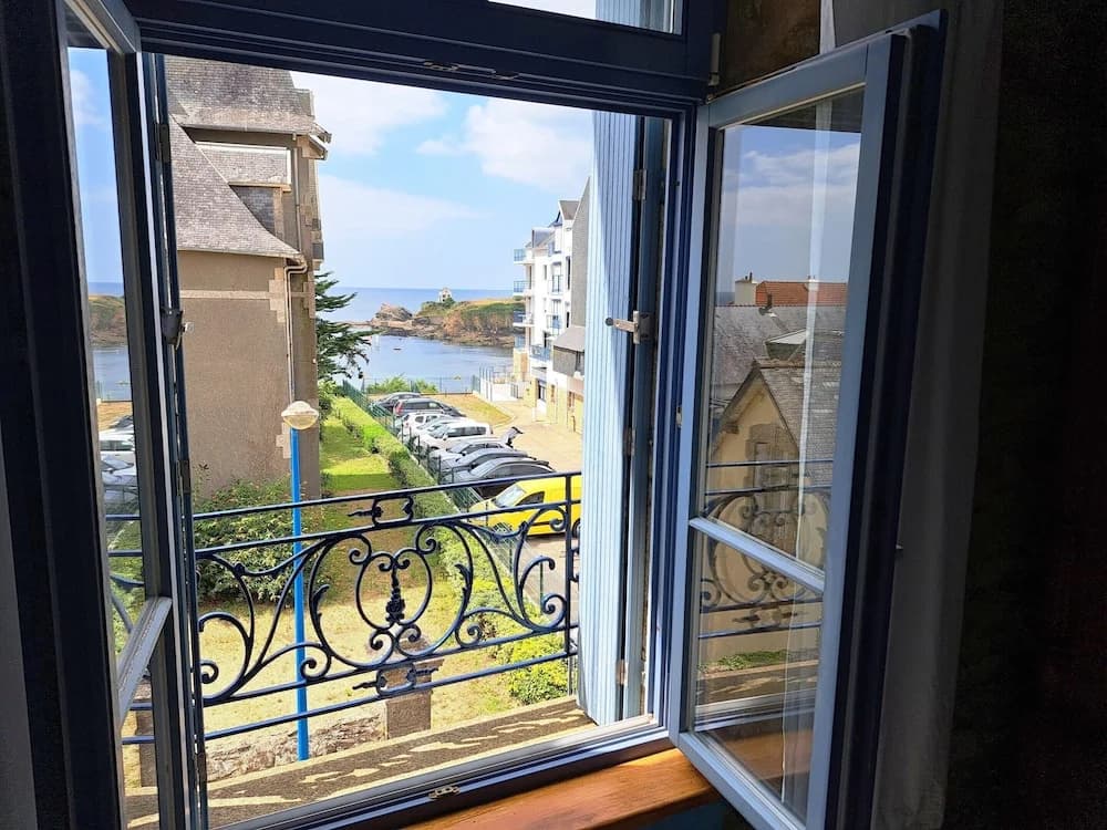 Apartment is Approx. 100 Metres From the Atlantic - Miniature 7