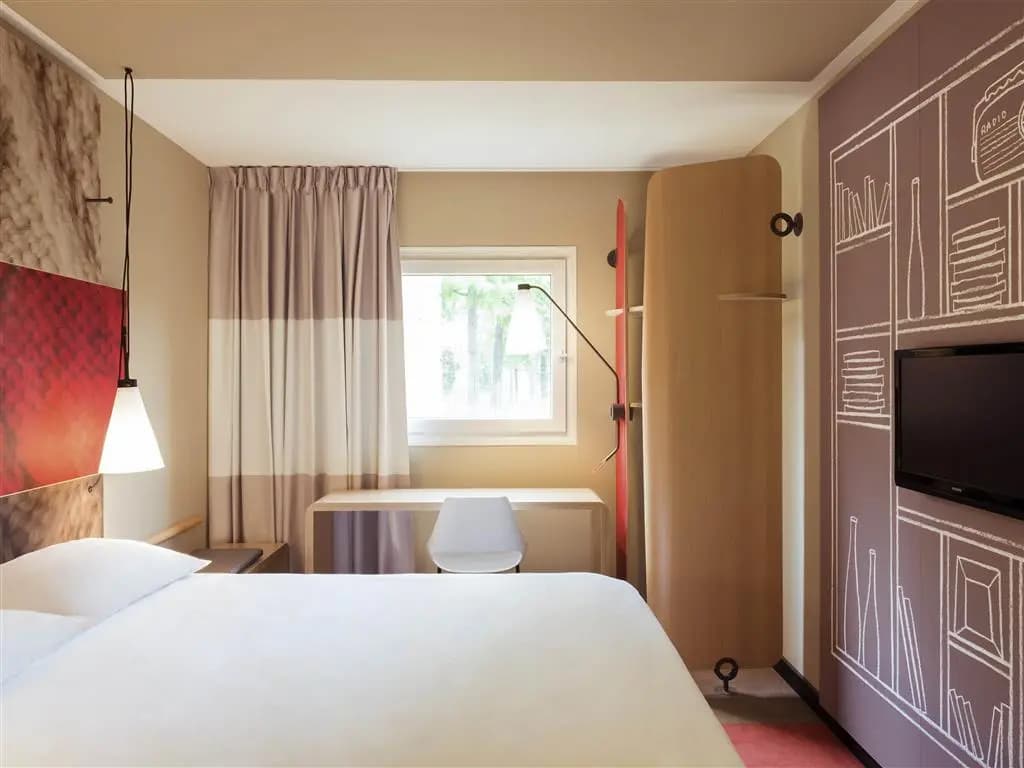 ibis Sens Hotel - Photo 2