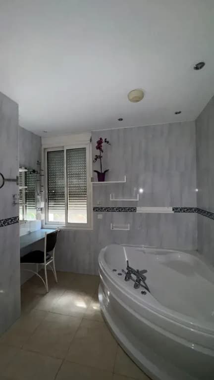 Villa confort et piscine - Miniature 8