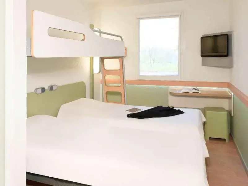 Ibis Budget Lons-Le-Saunier - Photo 4