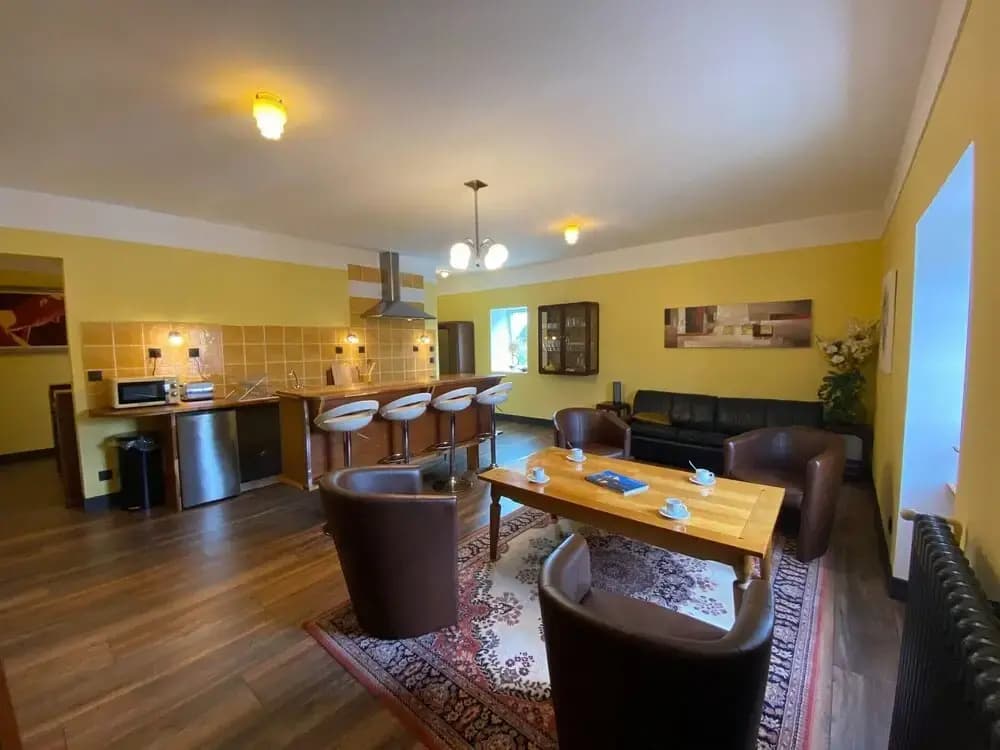 Comfortable Apartment in the Elegant Manor House - Photo 2