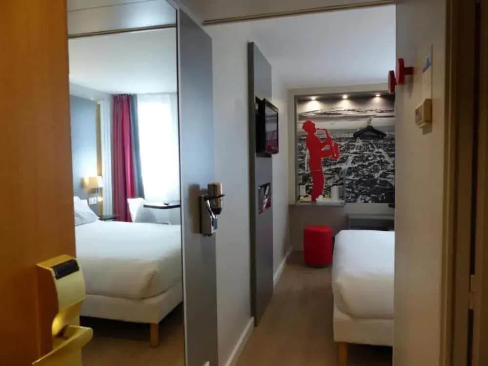 Kyriad Paris Nord Porte de Saint Ouen Hotel - Photo 5