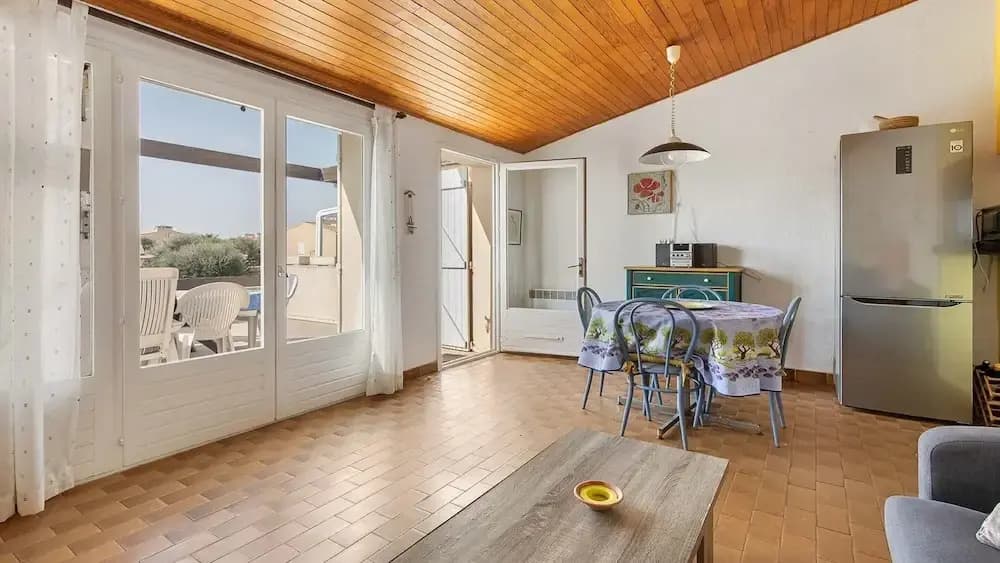 Seaside Family Apartment in Agde - Photo 4