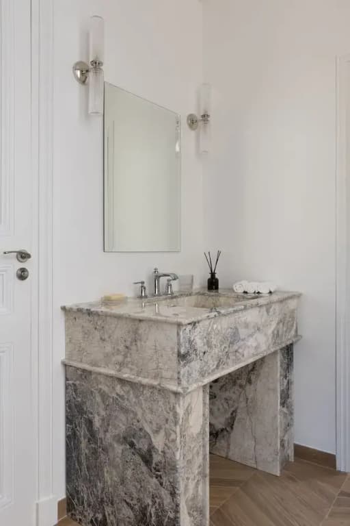 Montaigne Luxury 2 Bedroom - Miniature 6