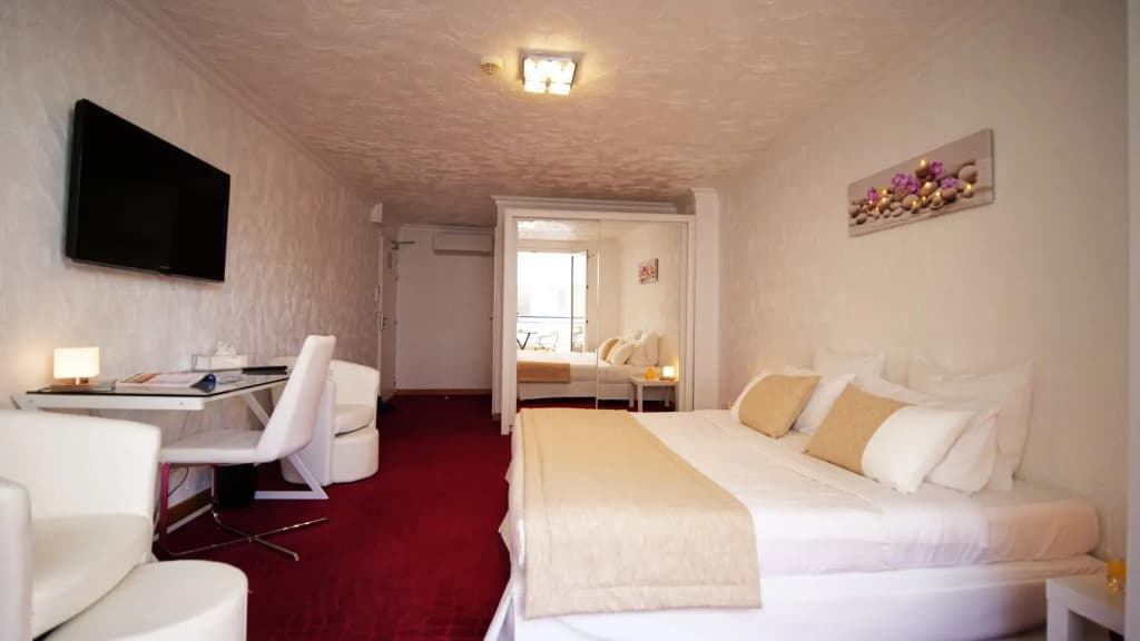 Hotel Palm Beach - Photo 3