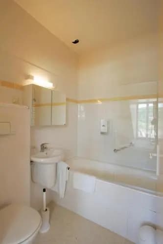Hotel Des Arts - Photo 4