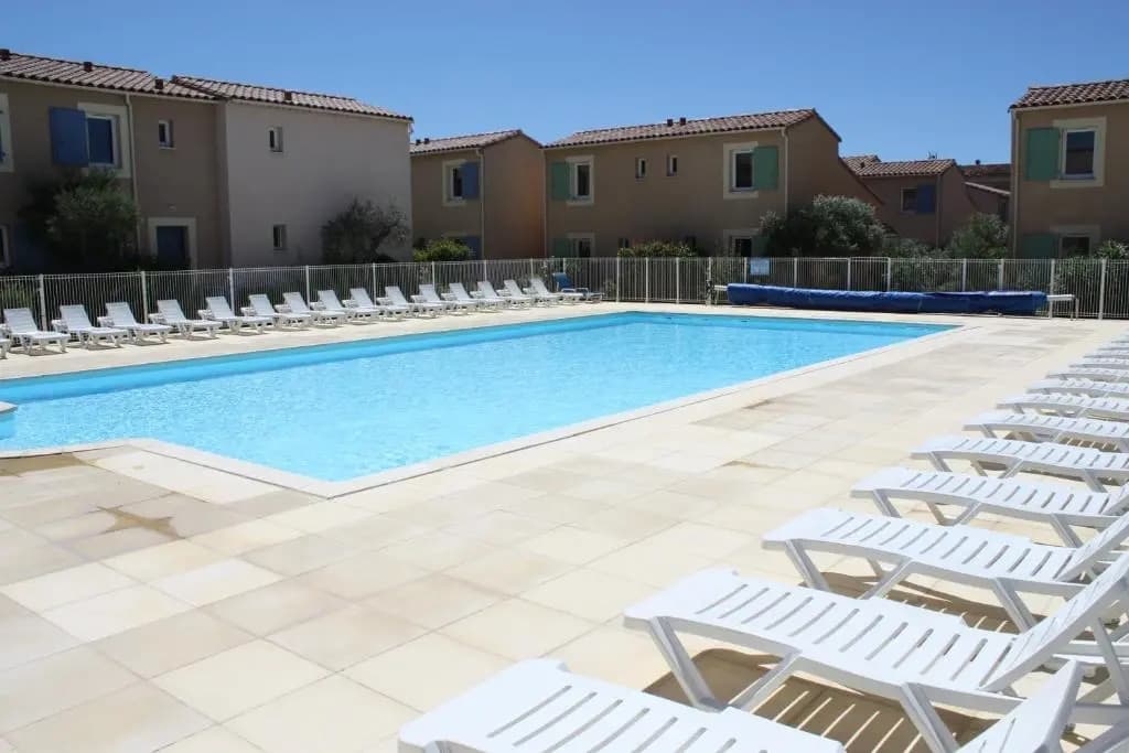 Agréable Gîte Climatisé Dans Résidence Vacances Avec Piscine Chauffée, Situé Dans Le Village de Mouriès, Au Cœur Des Alpil...
