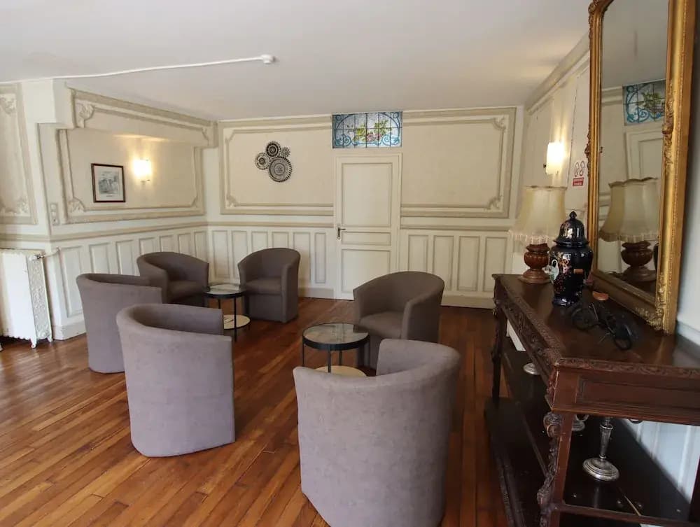 Hôtel de l'Est - Photo 1