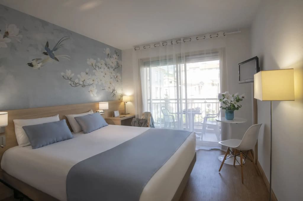Hotel Chambord - Photo 2