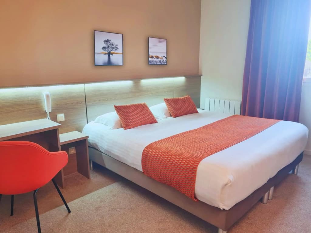 Brit Hotel Piscine & Spa - Fougères - Photo 2