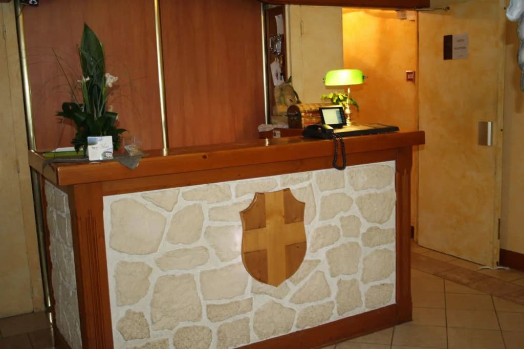 Le Savoy Hotel - Photo 2