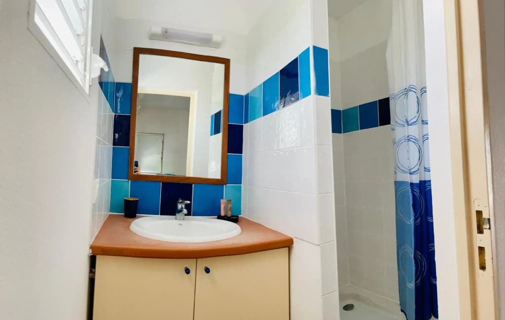 Appartement vue mer, piscine, dans quartier prisé de Gosier - Miniature 8
