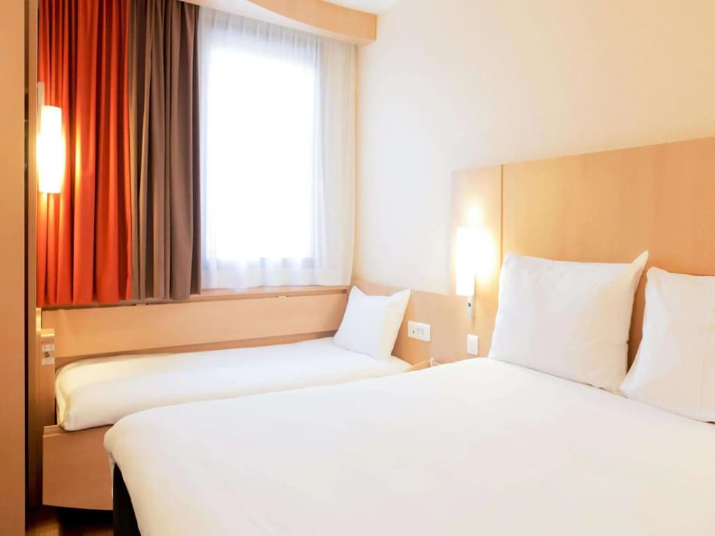 Ibis Grenoble Centre Bastille - Photo 4