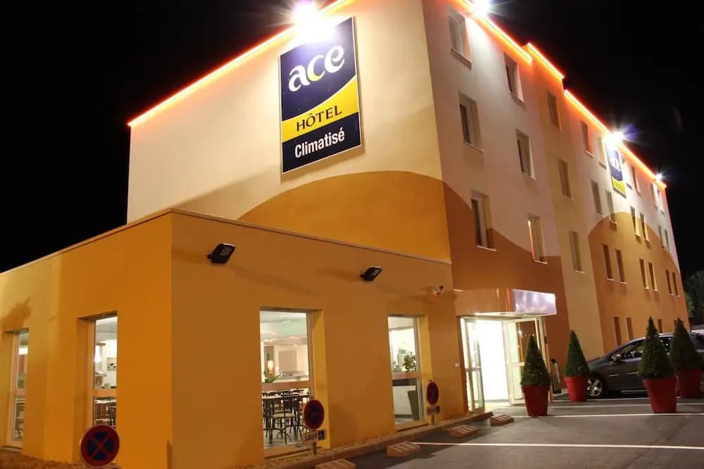 ACE Hôtel Châteauroux Déols - Photo 1