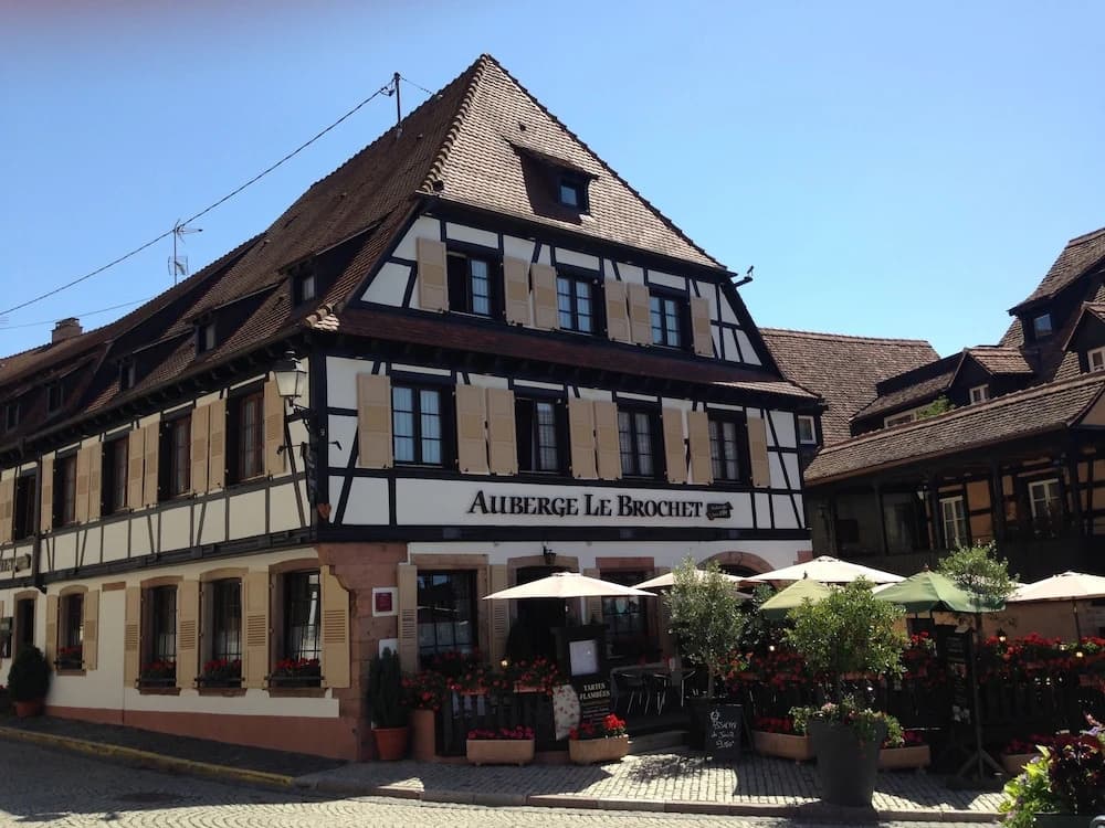 Hôtel Restaurant Le Brochet - Photo 1