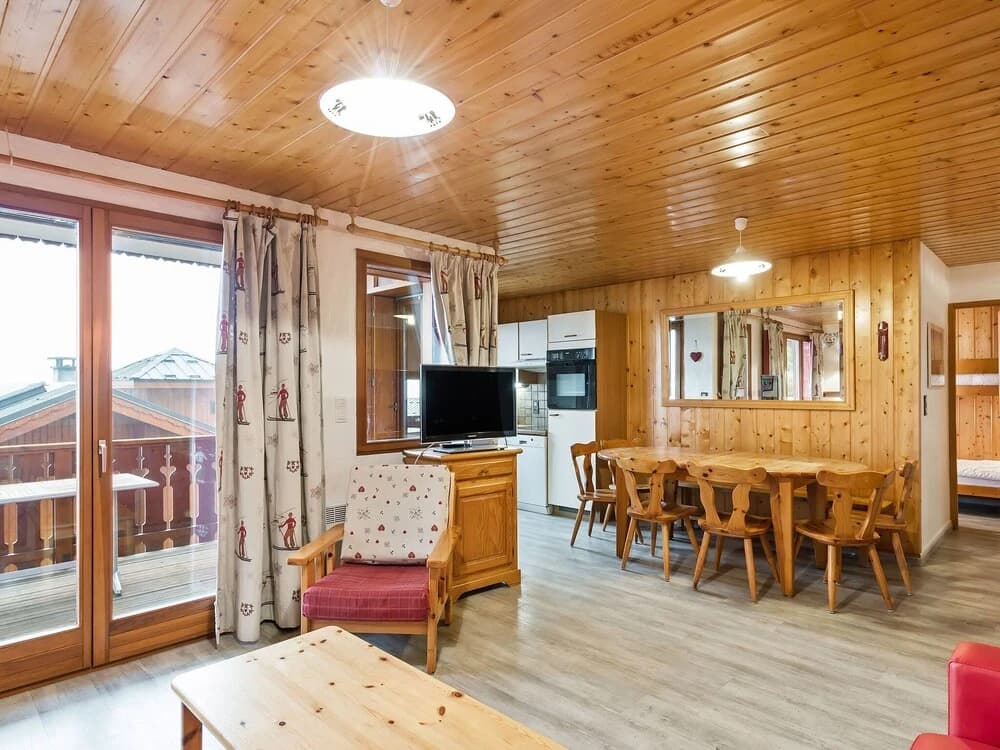 Beautiful Apartment in Champagny-en-Vanoise with Balcony - Miniature 6