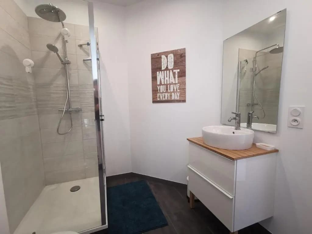 Gahenda - Appartement Volumineux et Familial - Parking, WiFi & Netflix - Miniature 7