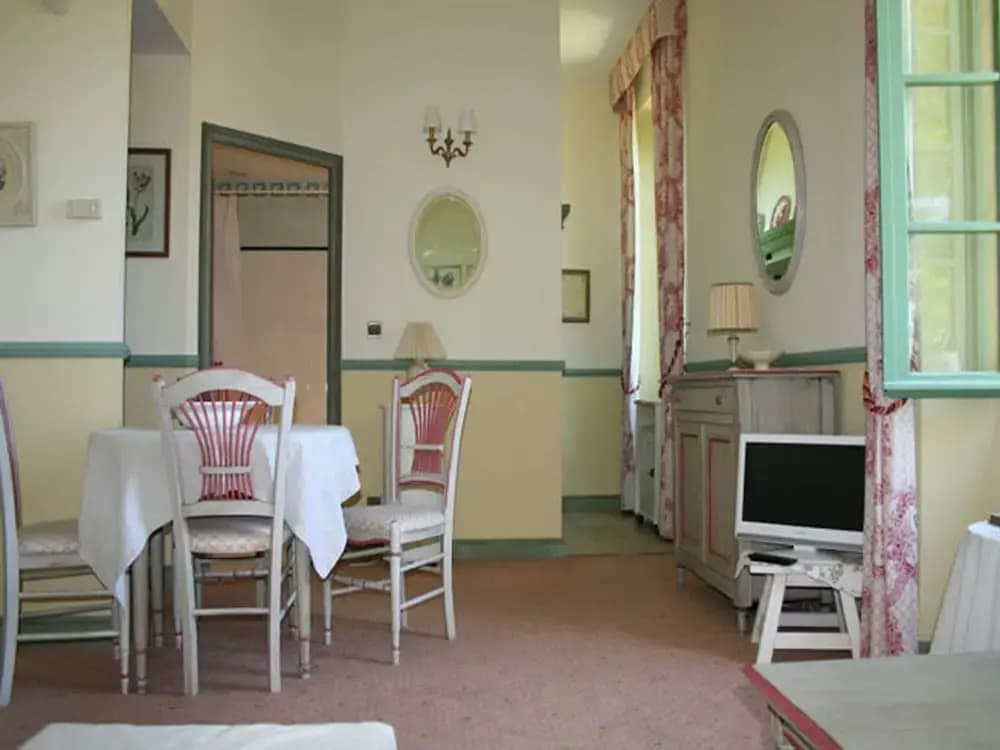 Cosy Flat in a Drome Chateau With Pool - Photo 2