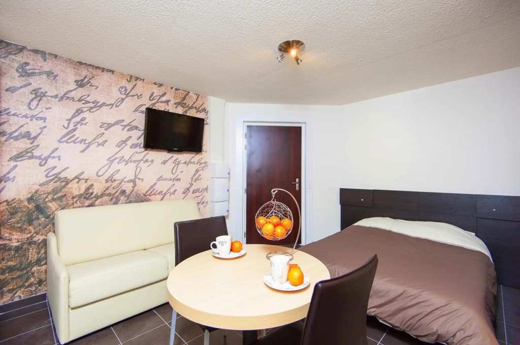 Villa Serafina Apartments - Photo 5