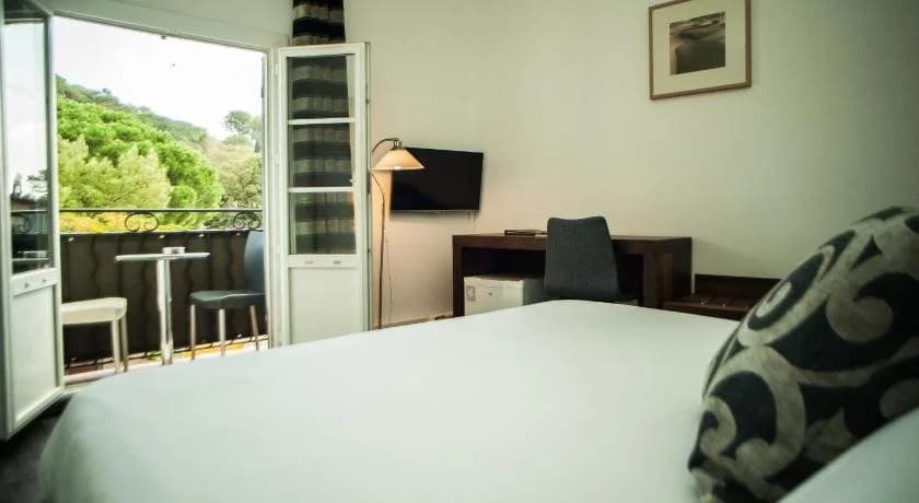 B Lodge Hotel - Photo 5