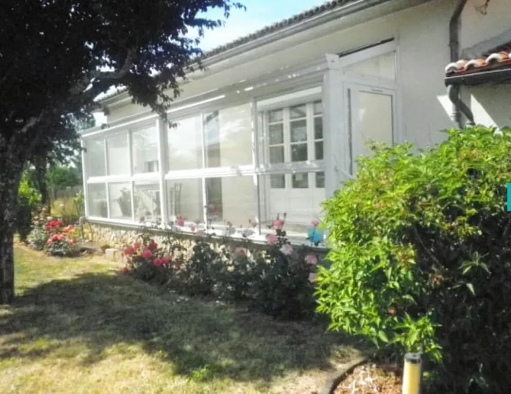 House With 3 Bedrooms in Montbron, With Furnished Garden - Photo 1