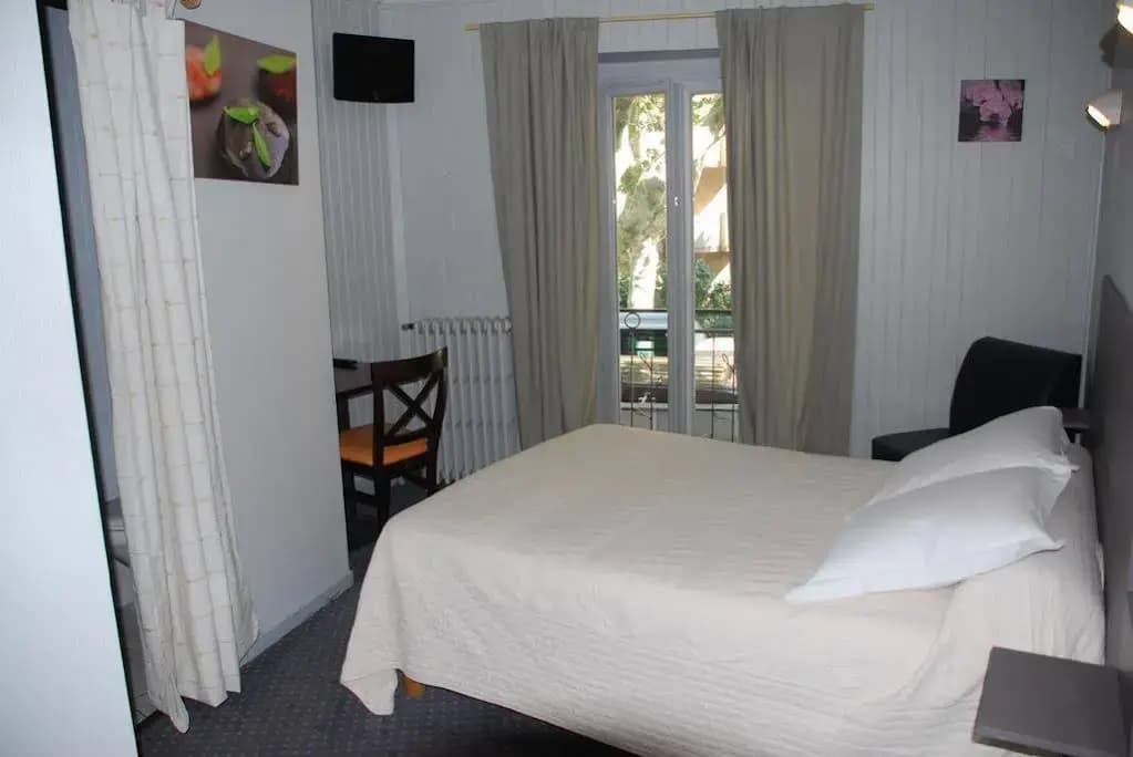 Le Charleston Hotel - Photo 4