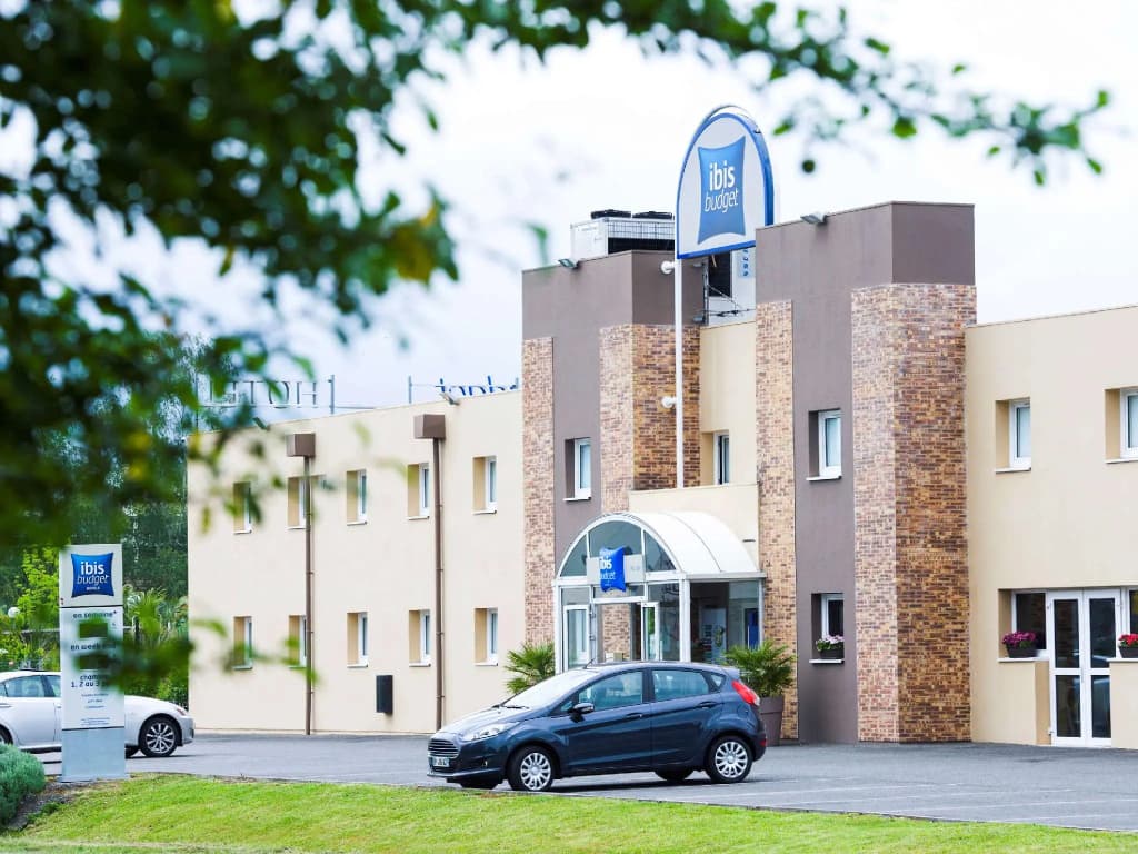 ibis Budget Pau Est - Photo 1