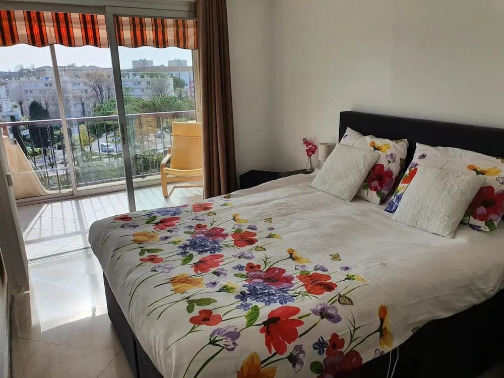 2 Bedroom Apartment in a Secure Residence in Mandelieu With a Shared Pool and Close to the Center - 2301 - Photo 2
