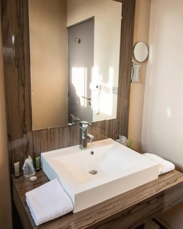 Safari Hotel - Miniature 8