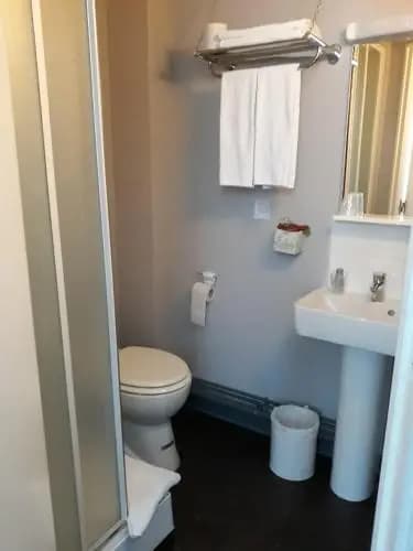 Hostellerie de la Quenoeuille - Photo 2