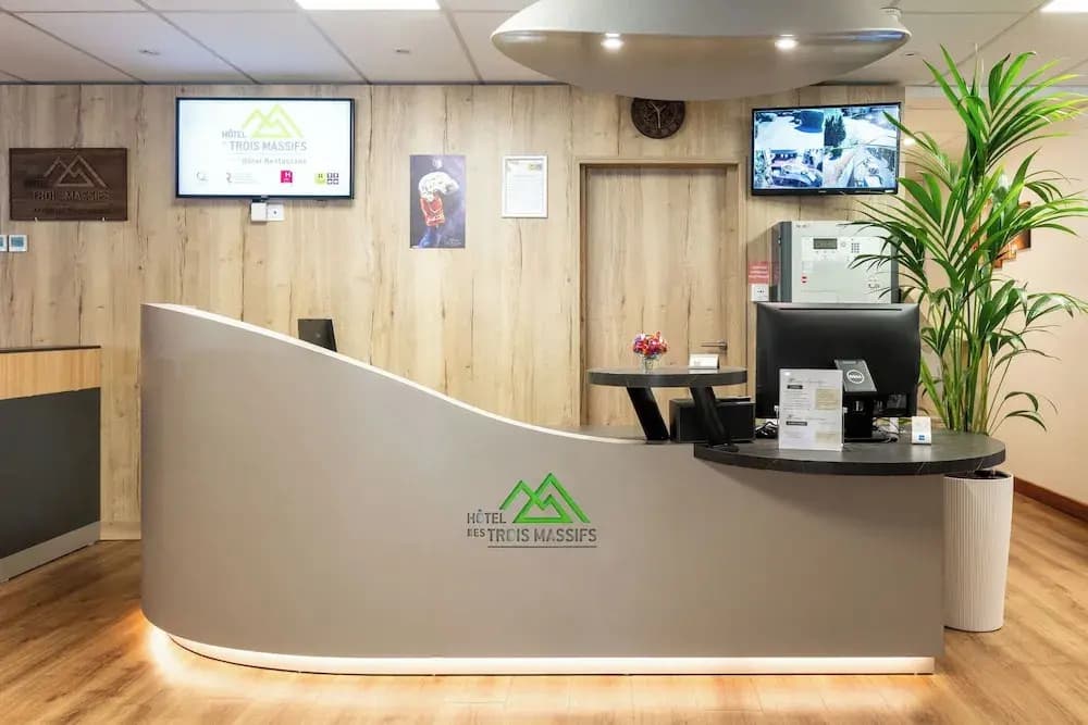 Hôtel des Trois Massifs - Photo 2