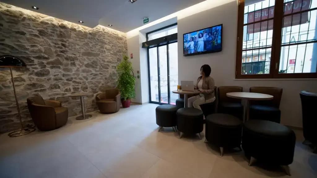 Hotel Central - Photo 4