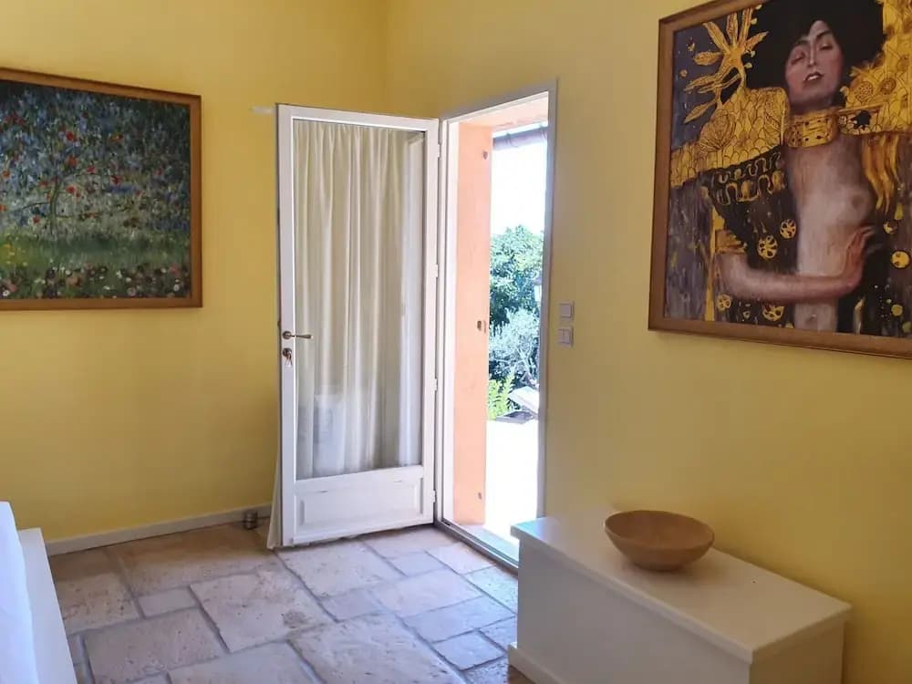 Picturesque Holiday Home With Private Pool - Photo 2