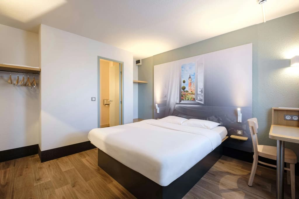 B&B HOTEL Calais Coquelles Tunnel sous la Manche - Photo 3