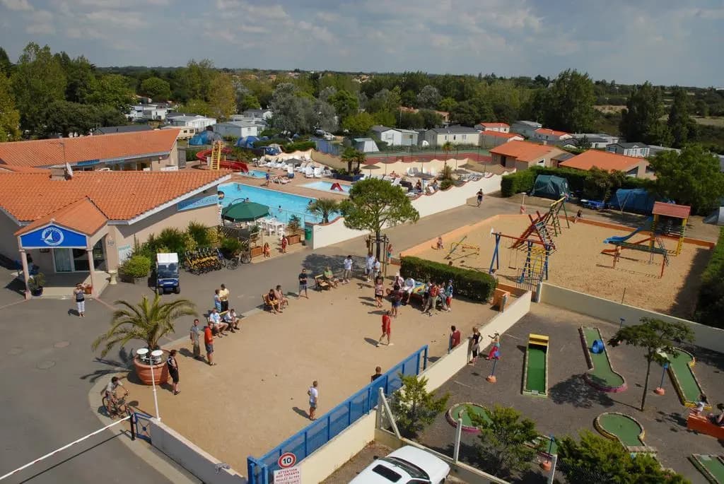 Camping Le Puits Rochais - Miniature 7